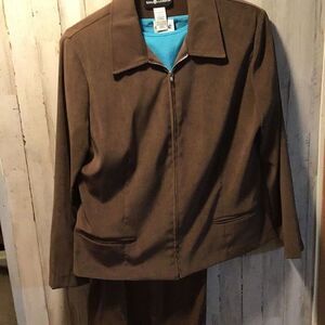 Pantsuit by Sag, harbor, size 16 with blouse Not Sag Harbor From the state sale